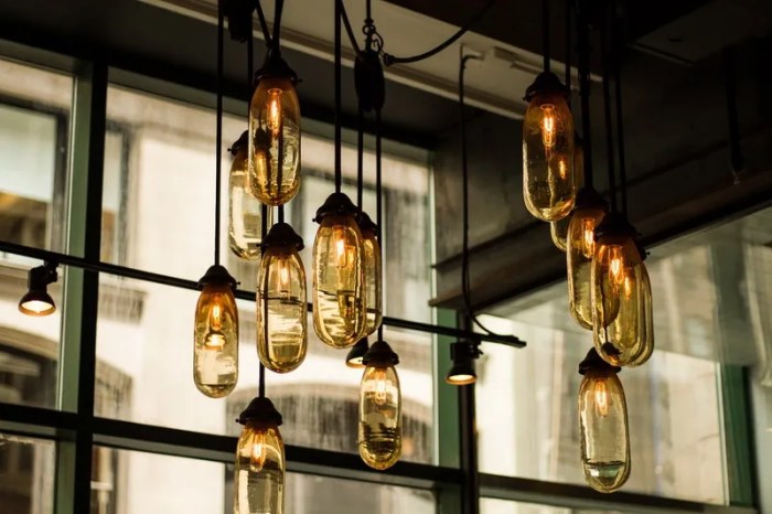 Pool lighting trends 2025
